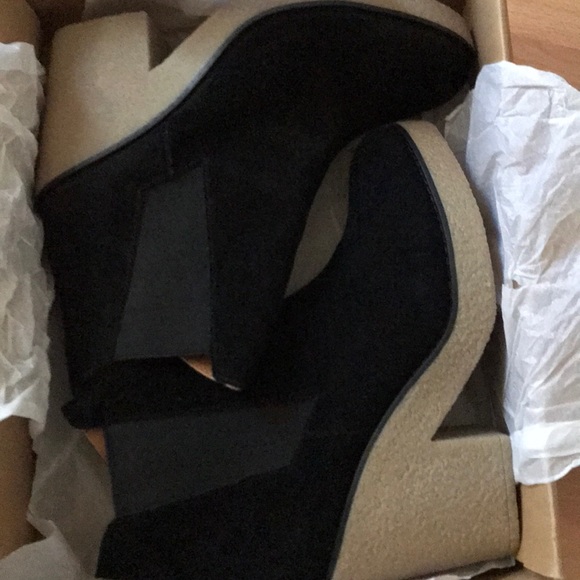 Urban Outfitters Posey Gumsole Boots - Picture 5 of 8